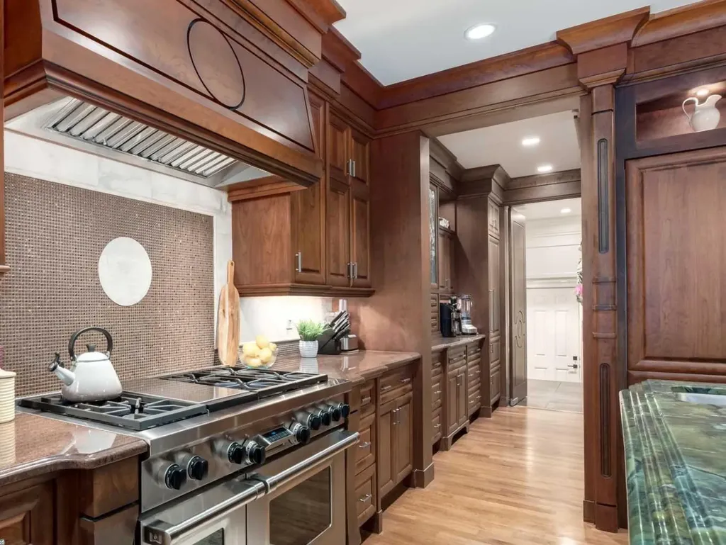 4 Aspen Ridge Bay SW Calgary AB T3H5M3