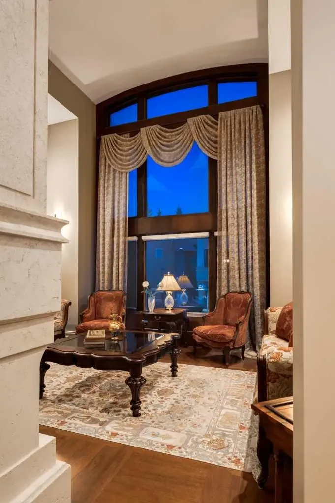 4 Aspen Ridge Bay SW Calgary AB T3H5M3