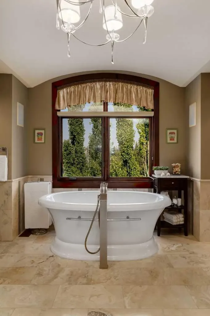 4 Aspen Ridge Bay SW Calgary AB T3H5M3