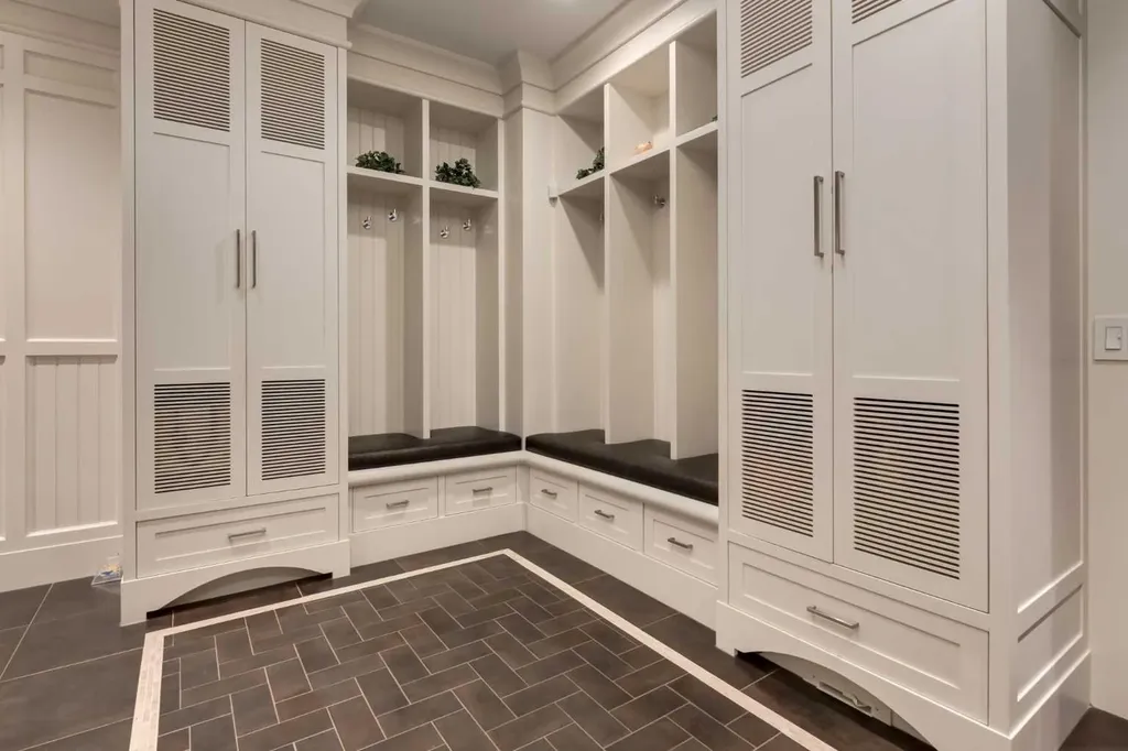 4 Aspen Ridge Bay SW Calgary AB T3H5M3