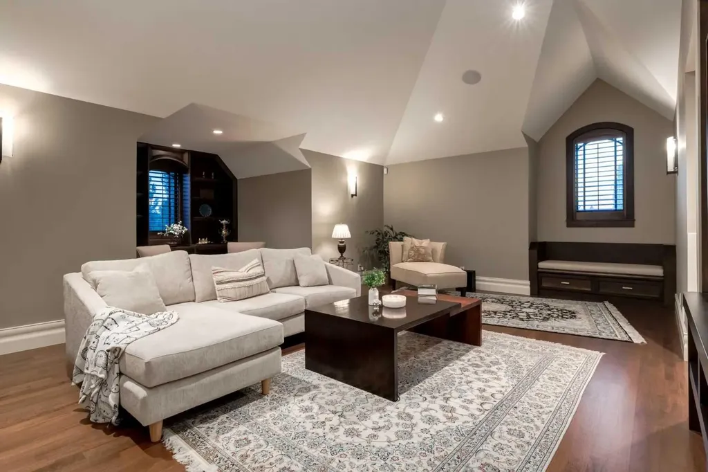 4 Aspen Ridge Bay SW Calgary AB T3H5M3