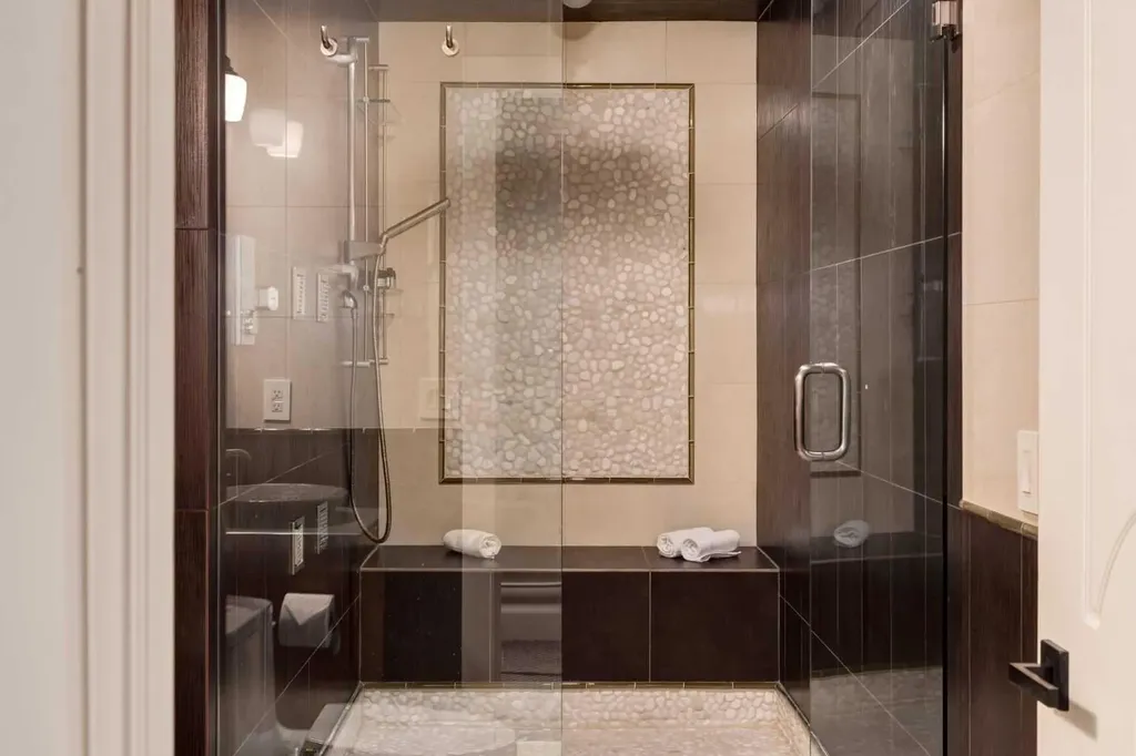 4 Aspen Ridge Bay SW Calgary AB T3H5M3