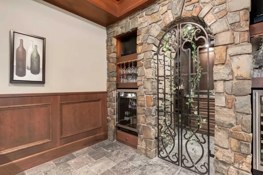 4 Aspen Ridge Bay SW Calgary AB T3H5M3