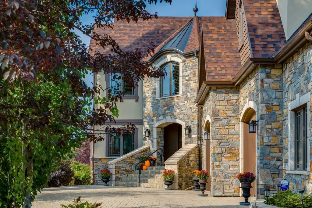 4 Aspen Ridge Bay SW Calgary AB T3H5M3
