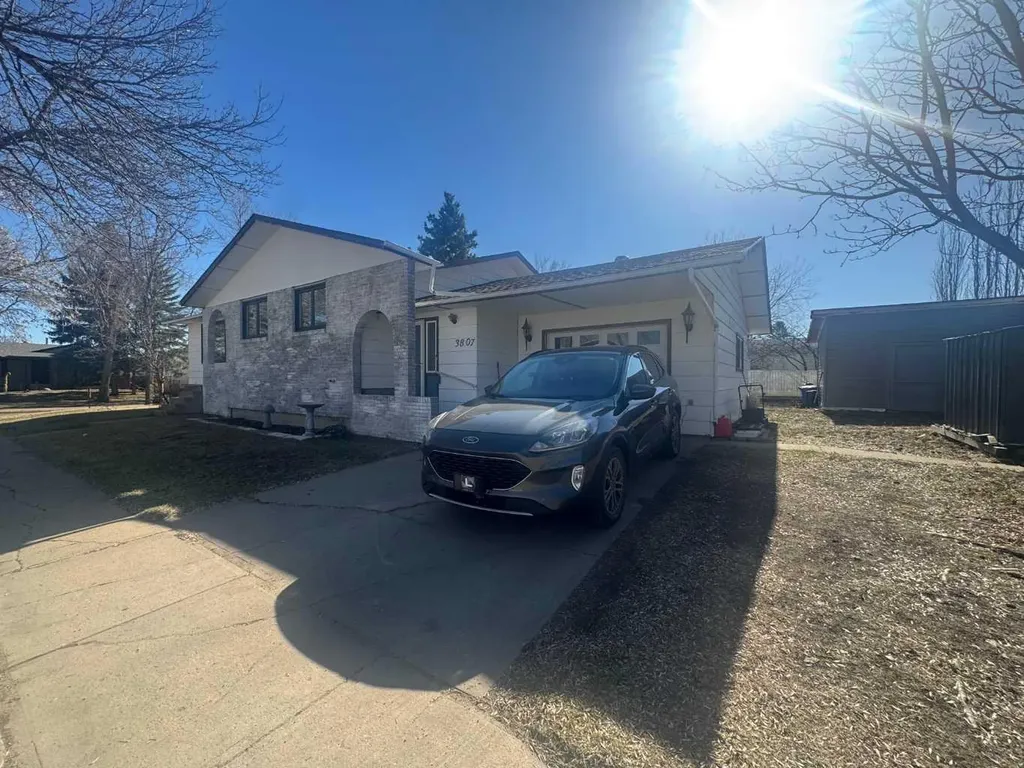 3807 62 Street Camrose AB T4V 3B5