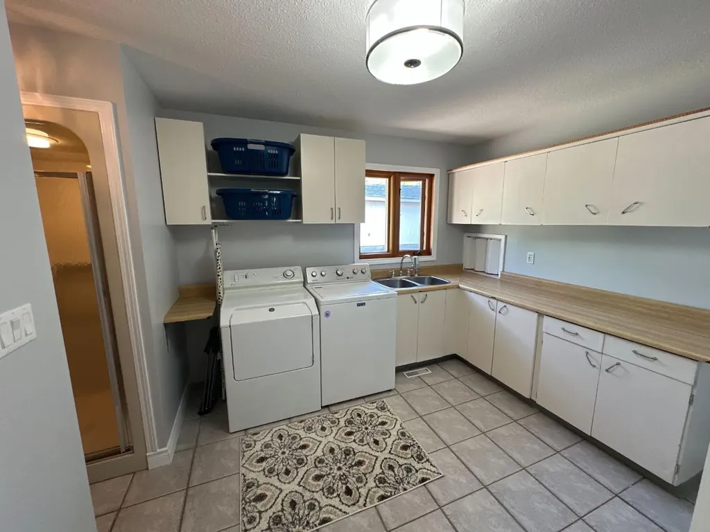 11905 91 Street Peace River AB T8S 1Y3
