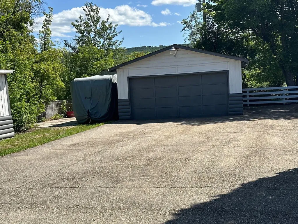 11905 91 Street Peace River AB T8S 1Y3