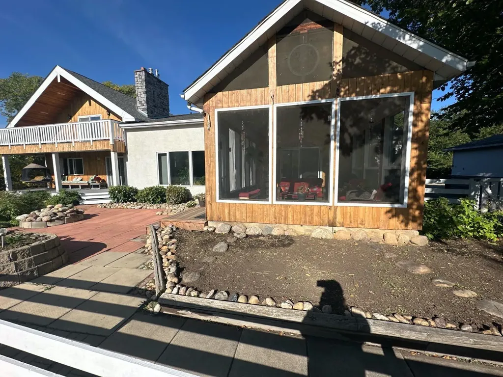 11905 91 Street Peace River AB T8S 1Y3