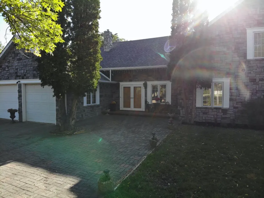 11905 91 Street Peace River AB T8S 1Y3