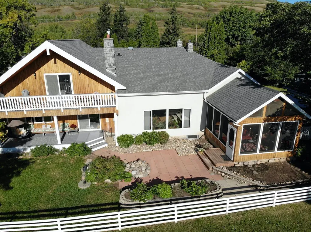 11905 91 Street Peace River AB T8S 1Y3