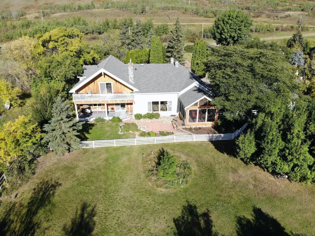 11905 91 Street Peace River AB T8S 1Y3