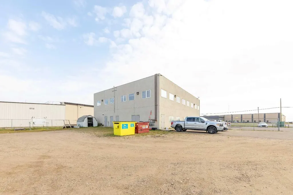 5912 50 Avenue Lloydminster AB T9V 0W6