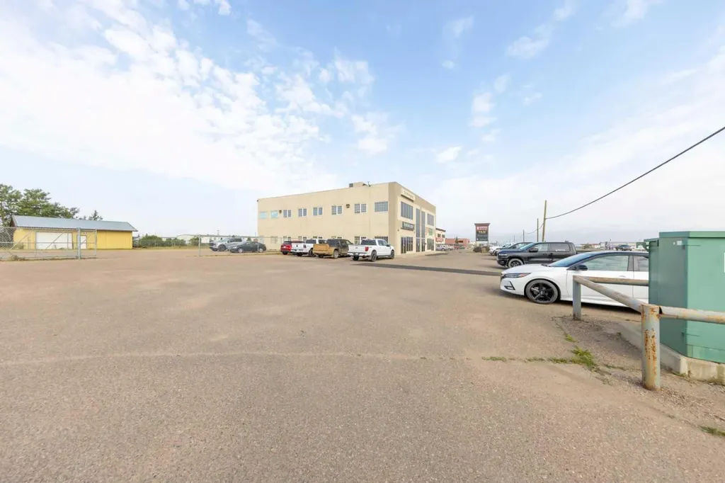5912 50 Avenue Lloydminster AB T9V 0W6