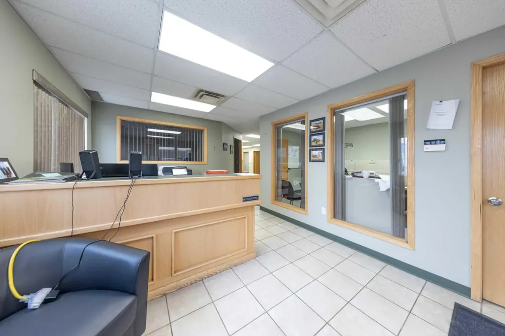 5912 50 Avenue Lloydminster AB T9V 0W6
