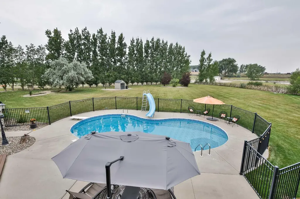 104 Buenavista Bay Rural Lethbridge County AB T1J 4P4