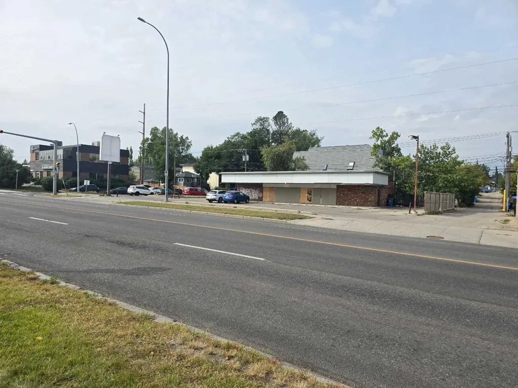 2903 Centre Street NW Calgary AB T2E 2V9
