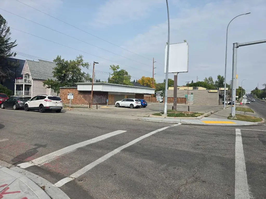 2903 Centre Street NW Calgary AB T2E 2V9