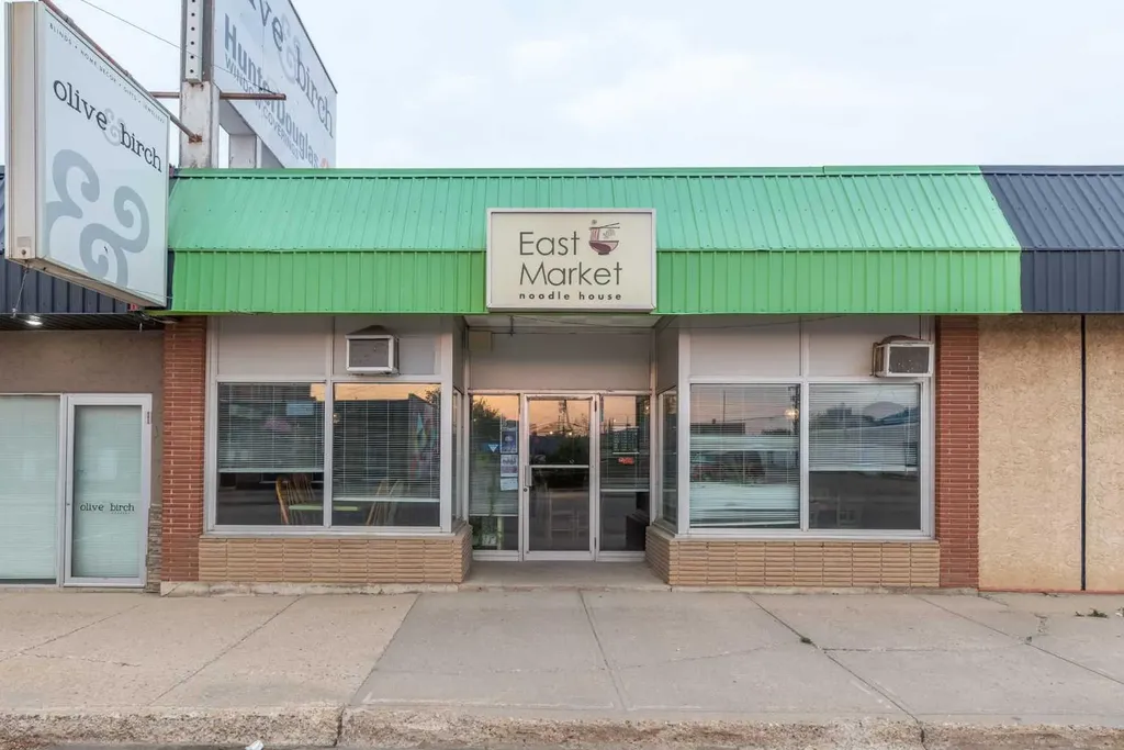 4809 And 4811 49 Avenue Lloydminster SK S9V 0T5