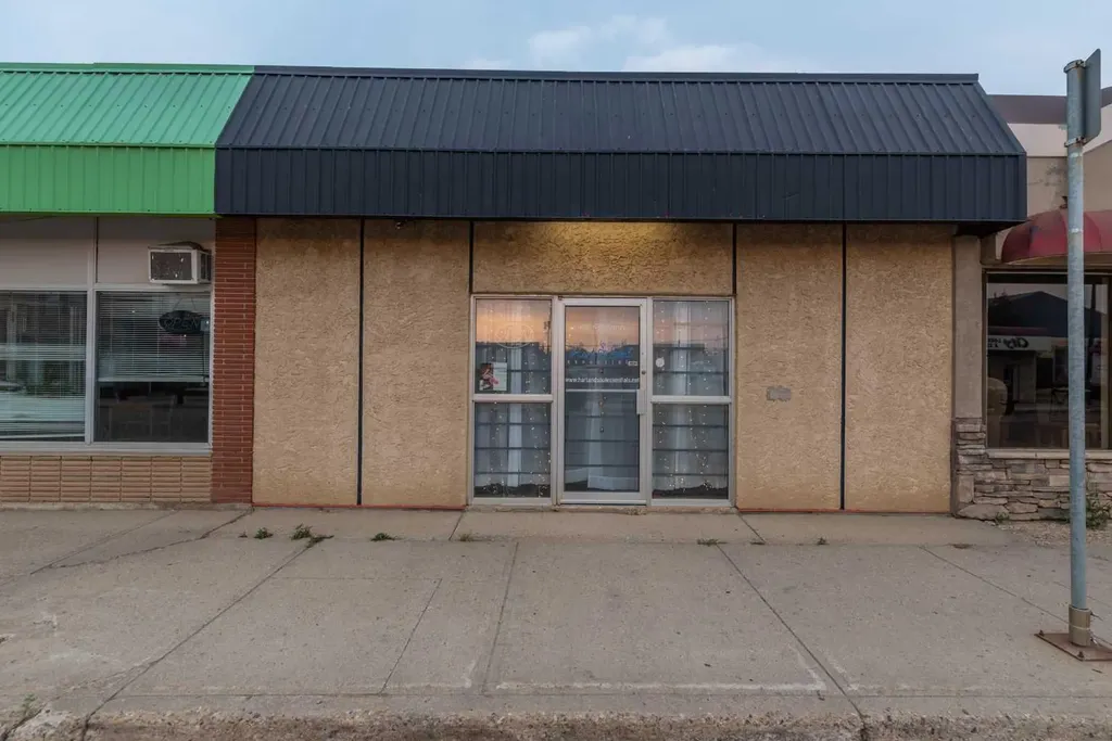 4809 And 4811 49 Avenue Lloydminster SK S9V 0T5