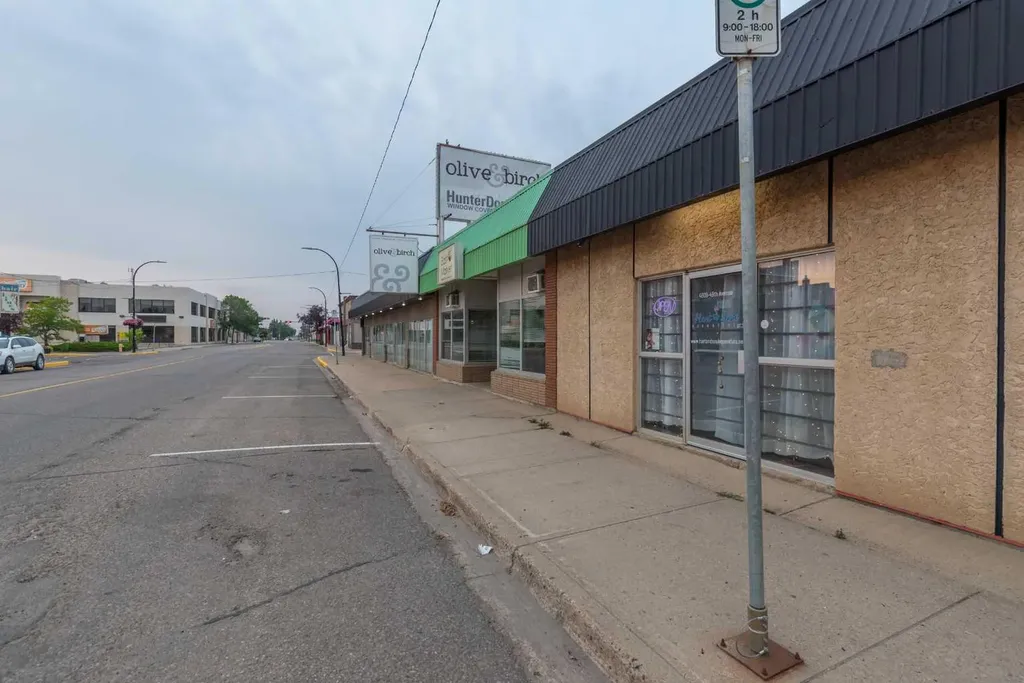 4809 And 4811 49 Avenue Lloydminster SK S9V 0T5