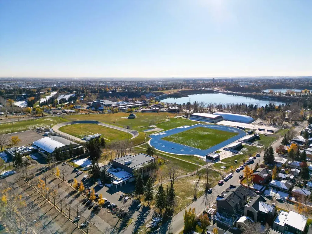 4511 17 Street SW Calgary AB T2T 4R3