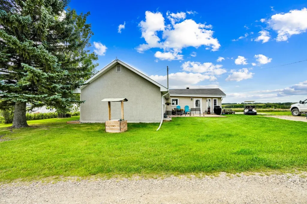 8-1415 Sec 582 Highway Didsbury AB T0M 0W0
