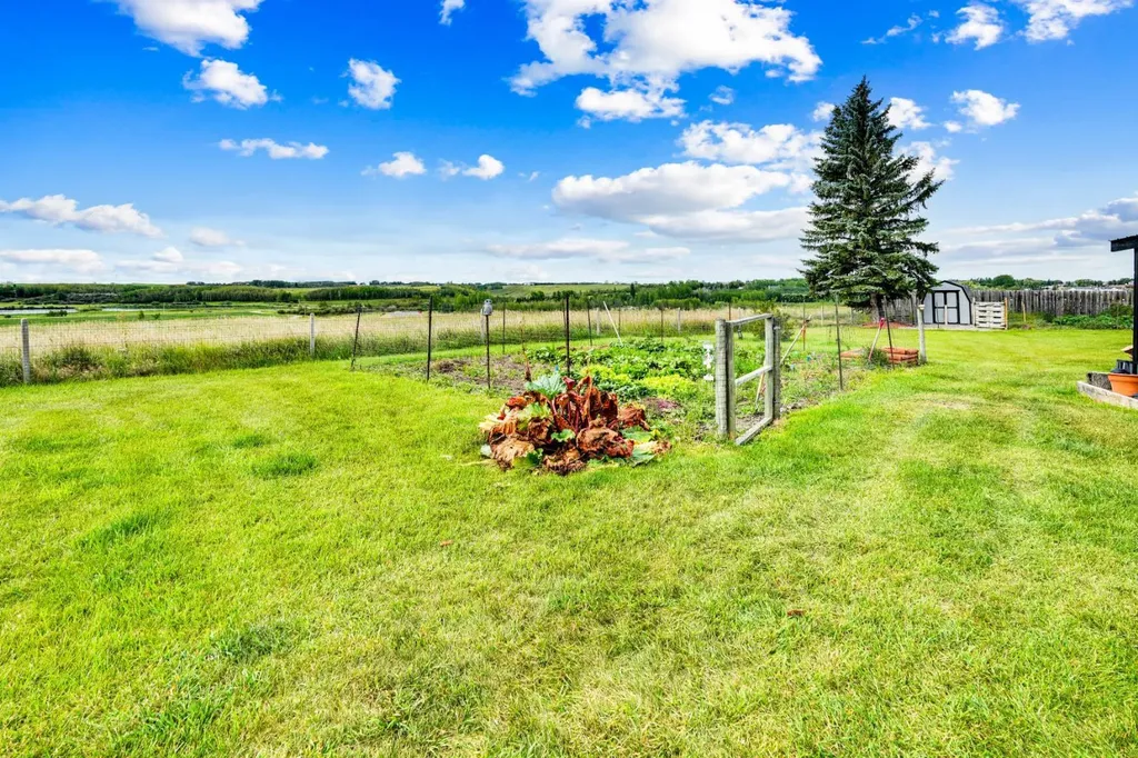 8-1415 Sec 582 Highway Didsbury AB T0M 0W0