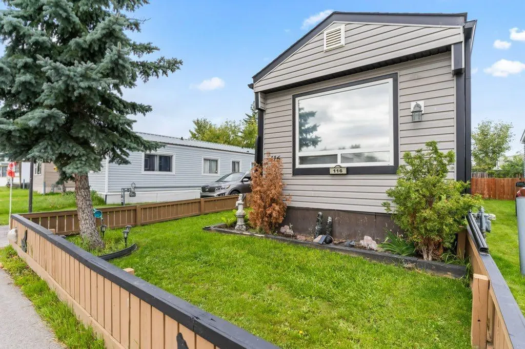 6220 17 Avenue SE Calgary AB T2A 0W6