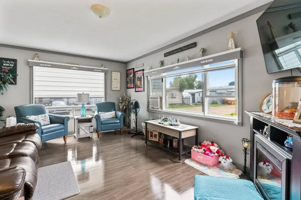 6220 17 Avenue SE Calgary AB T2A 0W6