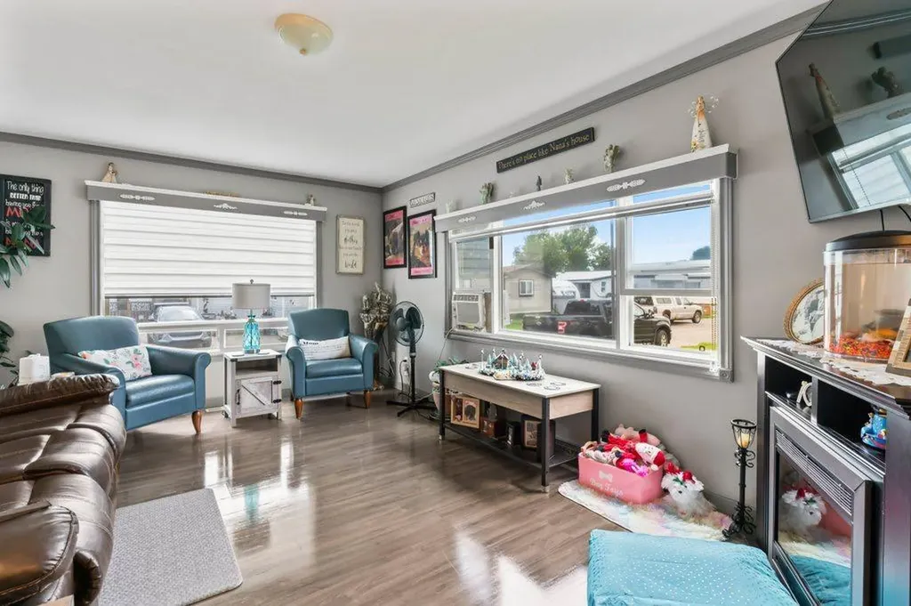 6220 17 Avenue SE Calgary AB T2A 0W6