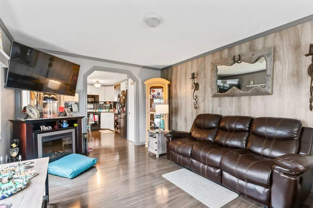 6220 17 Avenue SE Calgary AB T2A 0W6