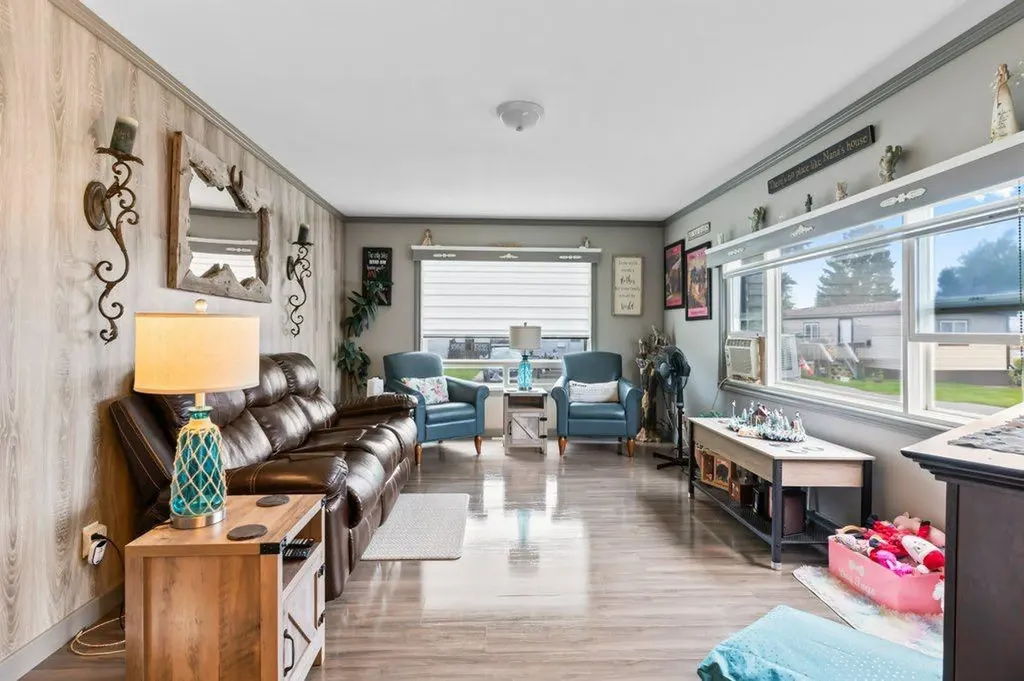 6220 17 Avenue SE Calgary AB T2A 0W6