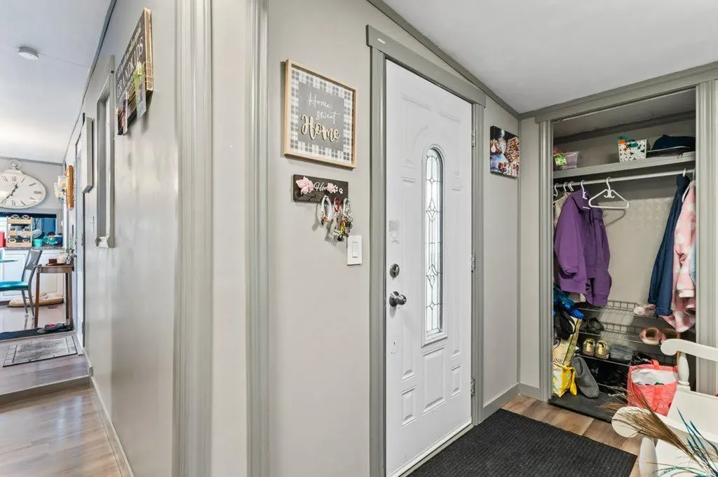6220 17 Avenue SE Calgary AB T2A 0W6