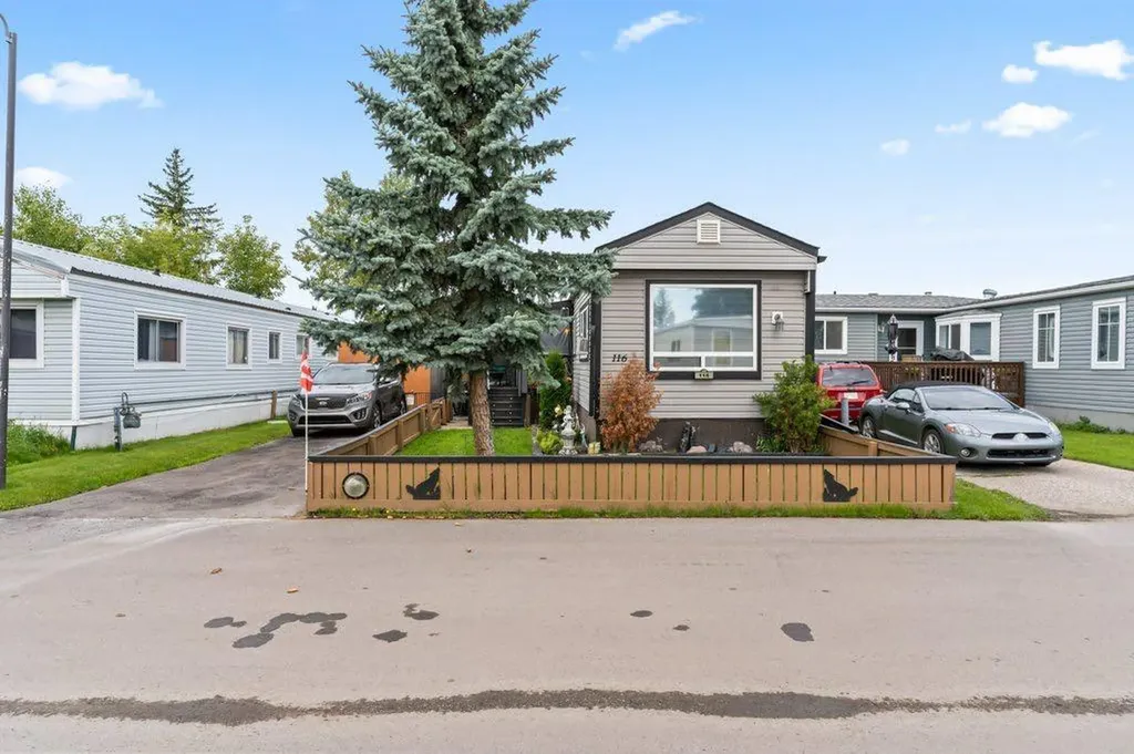 6220 17 Avenue SE Calgary AB T2A 0W6