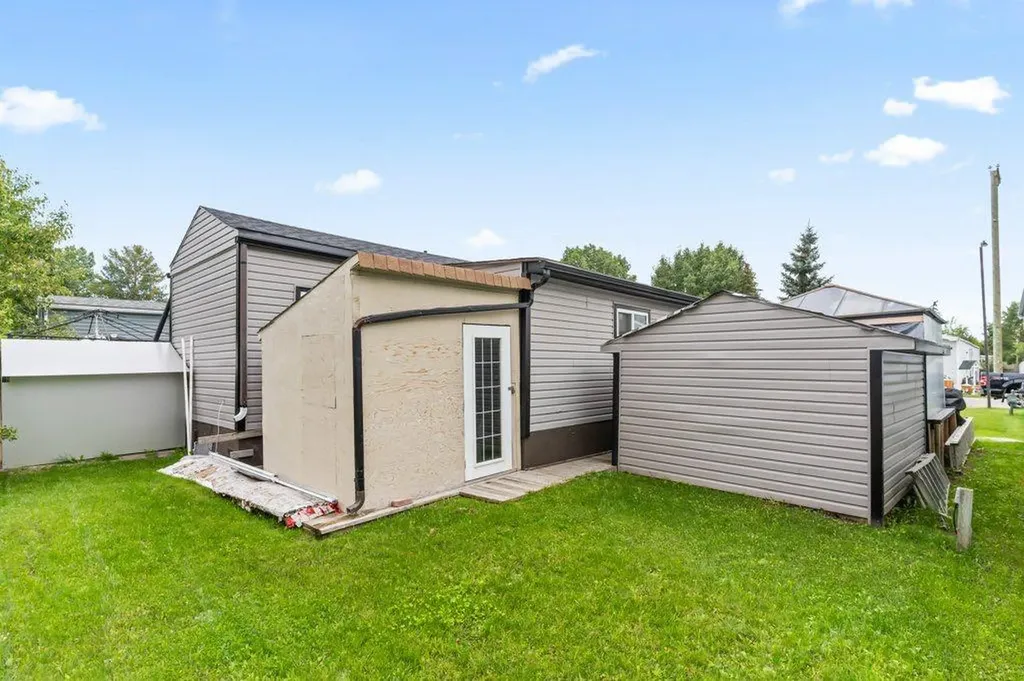 6220 17 Avenue SE Calgary AB T2A 0W6