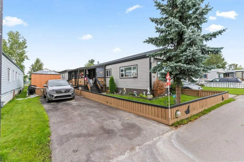 6220 17 Avenue SE Calgary AB T2A 0W6
