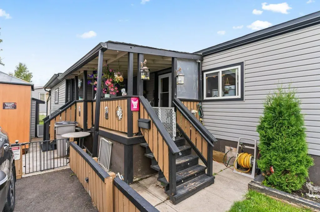 6220 17 Avenue SE Calgary AB T2A 0W6
