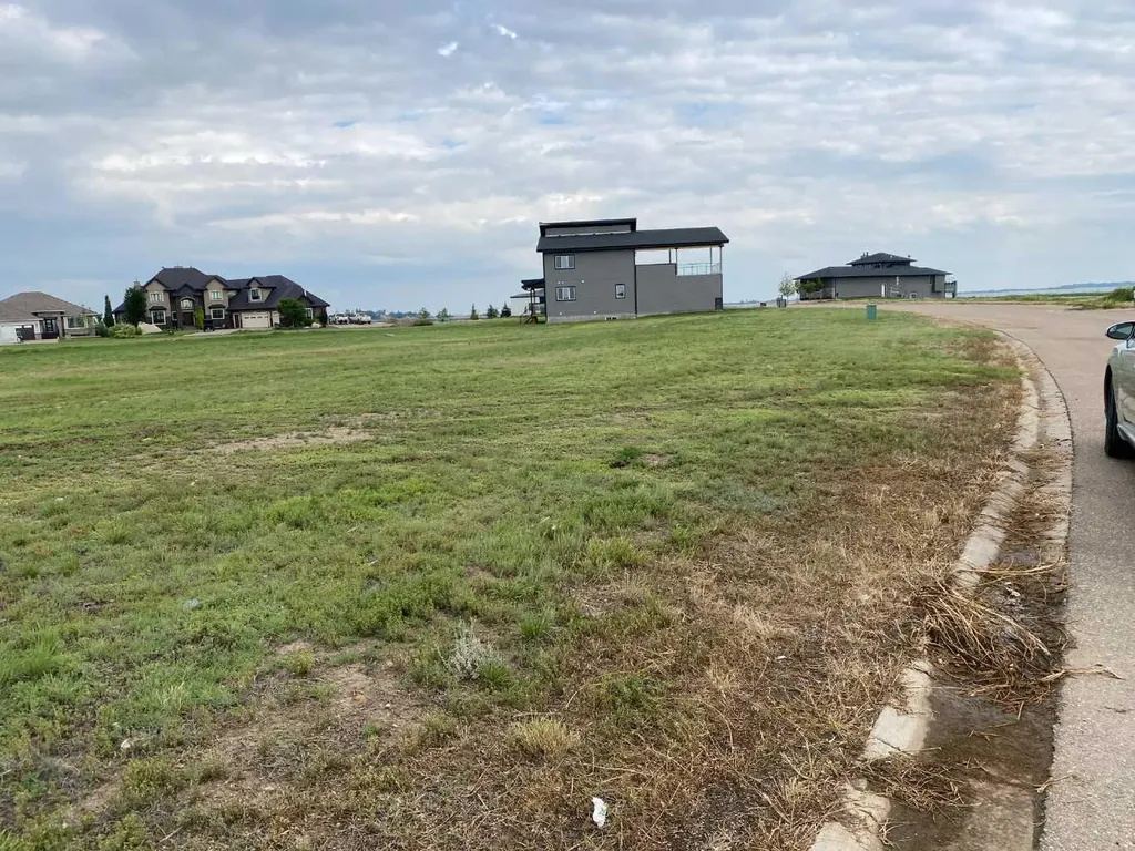 35 Kingfisher Estates Lake Newell Resort AB T1R 0X5