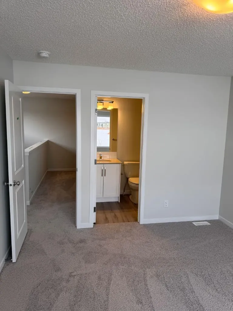25 Setonvista Gate SE Calgary AB T3M4A3