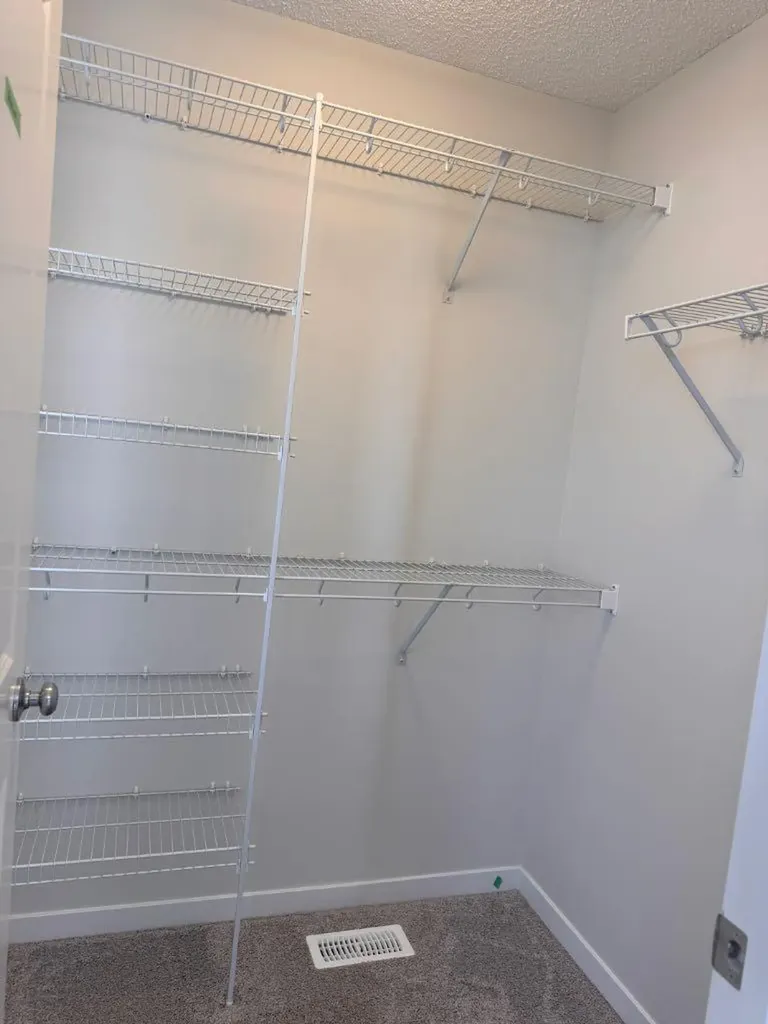 25 Setonvista Gate SE Calgary AB T3M4A3