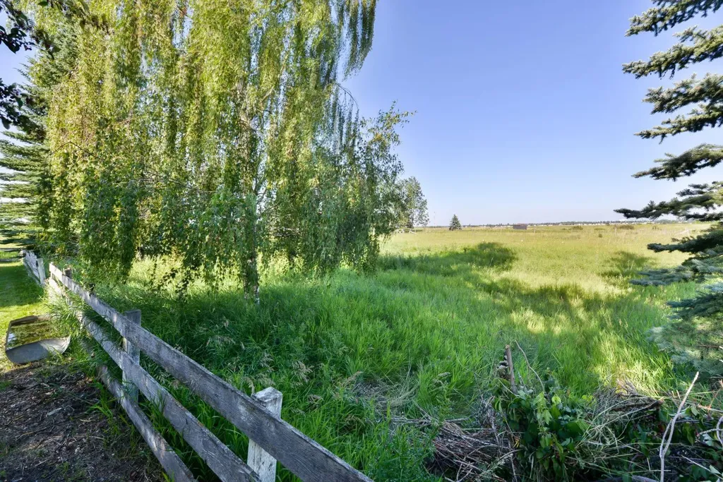 19008 Sheriff King Street SW Calgary AB T2J 3X8