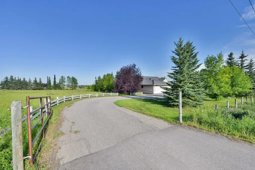 19008 Sheriff King Street SW Calgary AB T2J 3X8