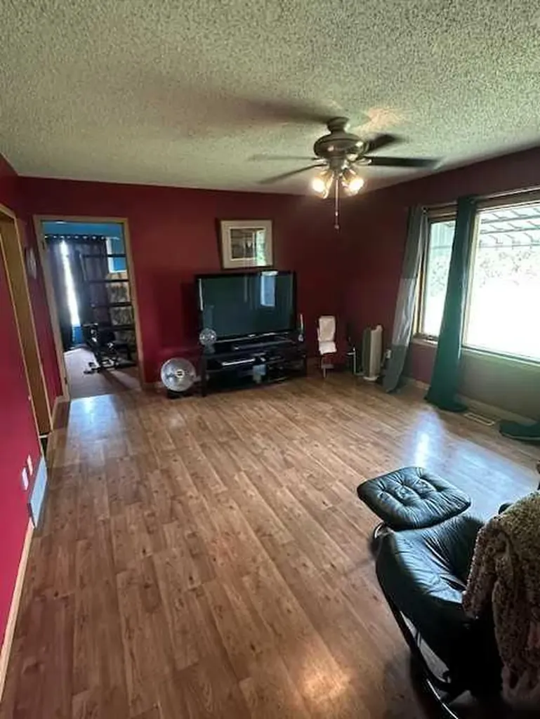 406 Fox Lake Trail Hanna AB T0J1P0