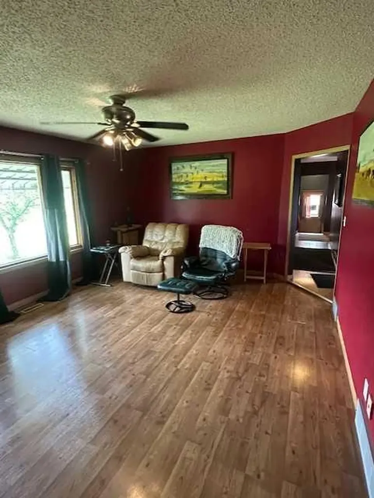 406 Fox Lake Trail Hanna AB T0J1P0