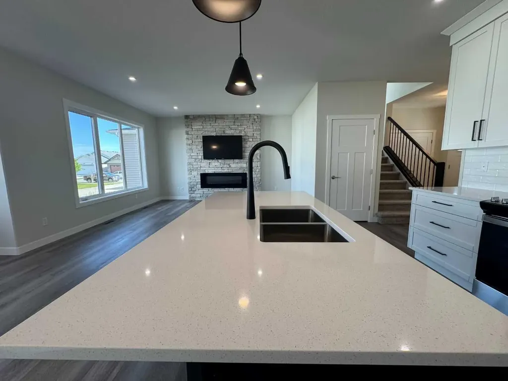 49 Emmett Crescent Red Deer AB T4P 3G8