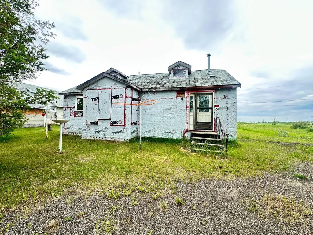 106 2 Street W Waseca SK S0M 3A0