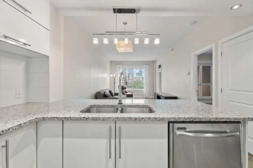 1110 3 Avenue NW Calgary AB T2N 4J3