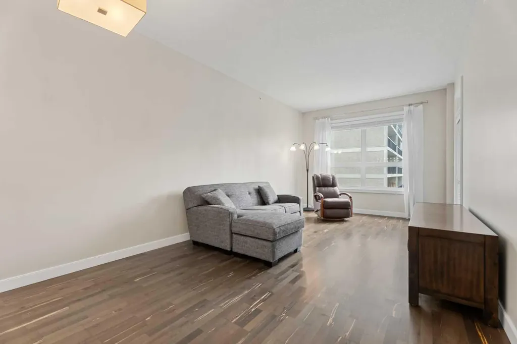 1110 3 Avenue NW Calgary AB T2N 4J3