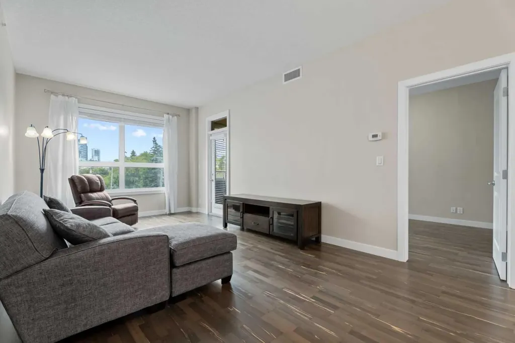 1110 3 Avenue NW Calgary AB T2N 4J3