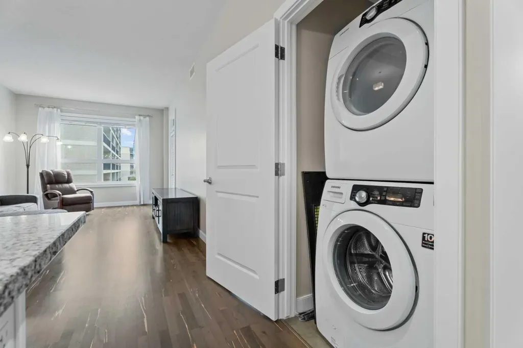 1110 3 Avenue NW Calgary AB T2N 4J3